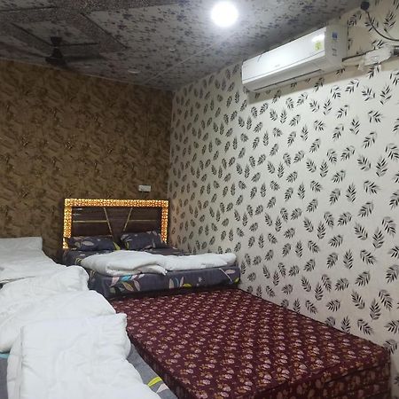 Shree Kashi Govardhan Dham Hotell Ujjain Eksteriør bilde