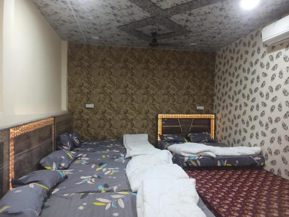 Shree Kashi Govardhan Dham Hotell Ujjain Eksteriør bilde