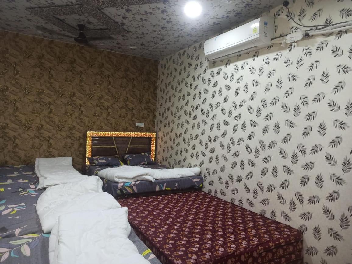 Shree Kashi Govardhan Dham Hotell Ujjain Eksteriør bilde